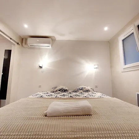 Beautiful 2 With Terrace Apartment *