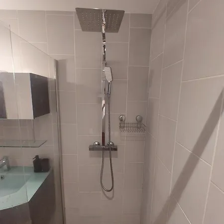 Appartement Beautiful 2 With Terrace